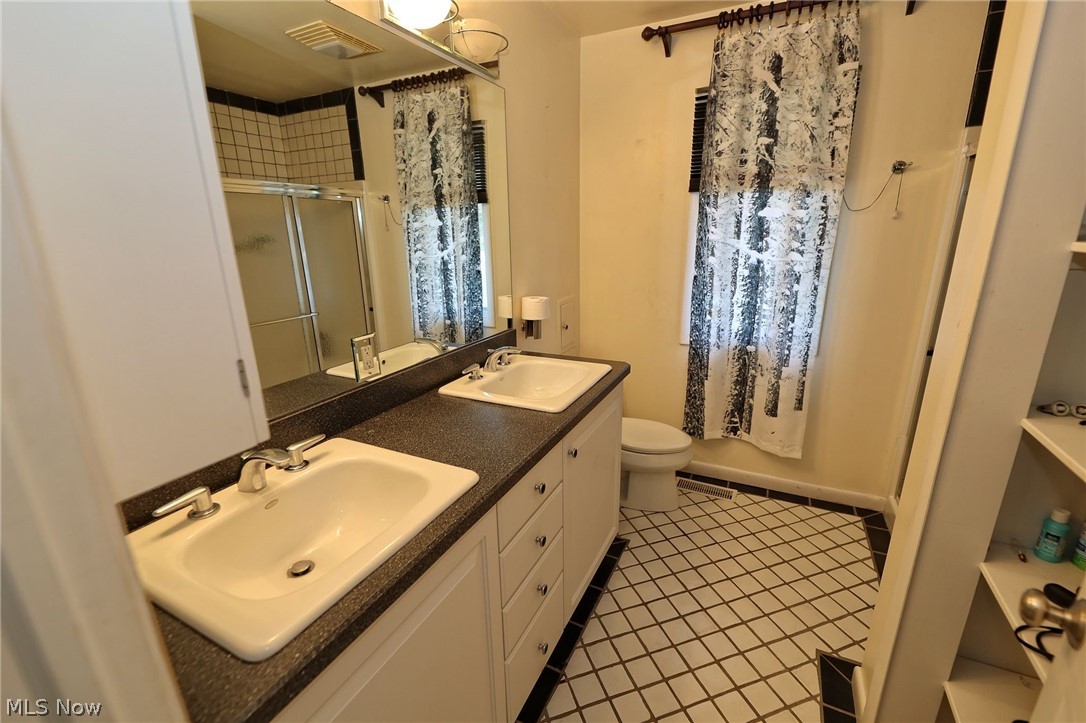 33200 Pinetree Road Cleveland, OH 44124 - Photo 21 of 25 Gallery Image 21