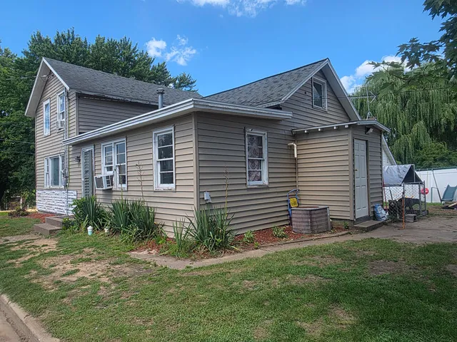 $140,000 | 204 Northeast 2nd Street, Black River Falls, WI 54615