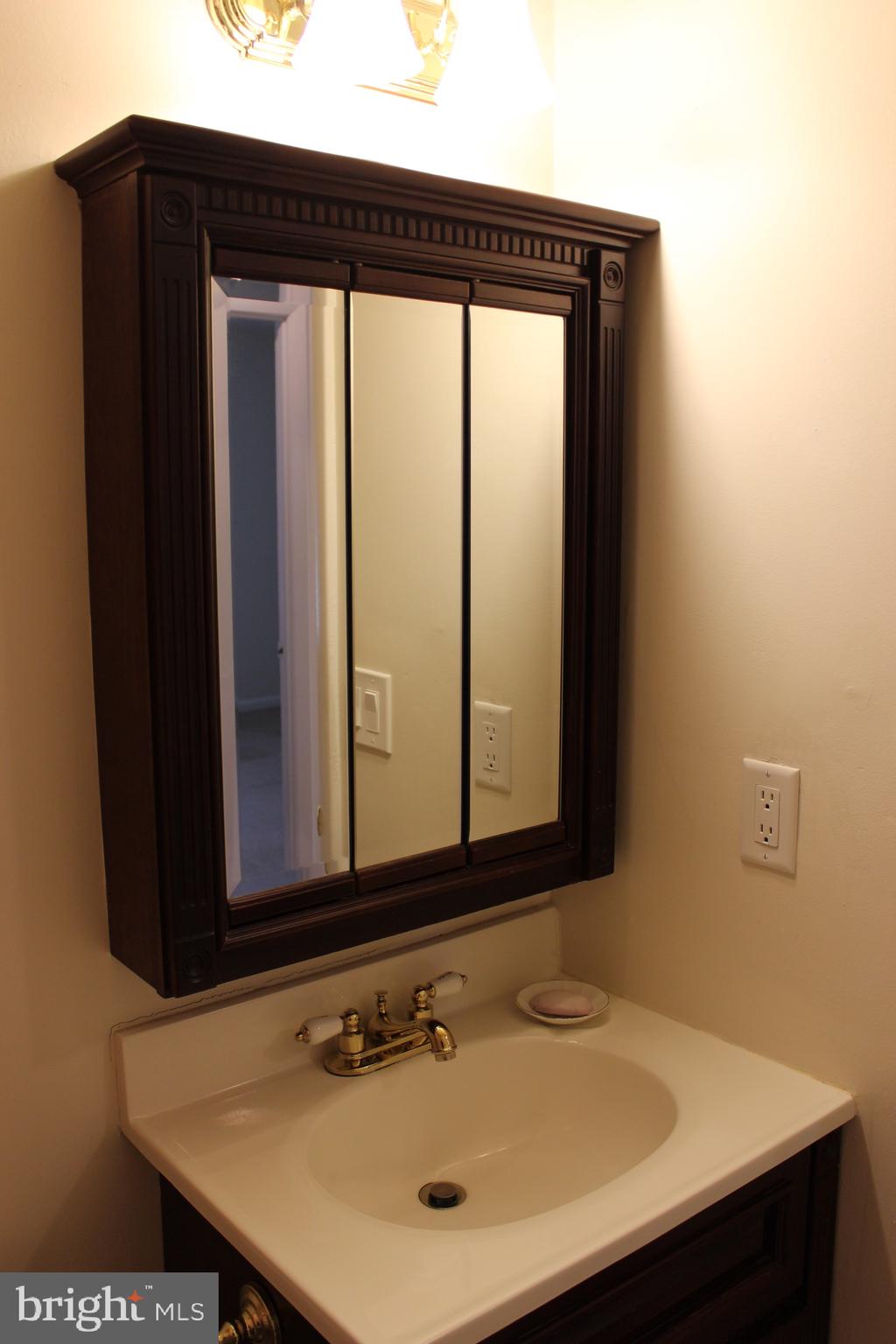 12716 Builders Road Herndon, VA 20170 - Photo 16 of 30 Hallway second full bathroom