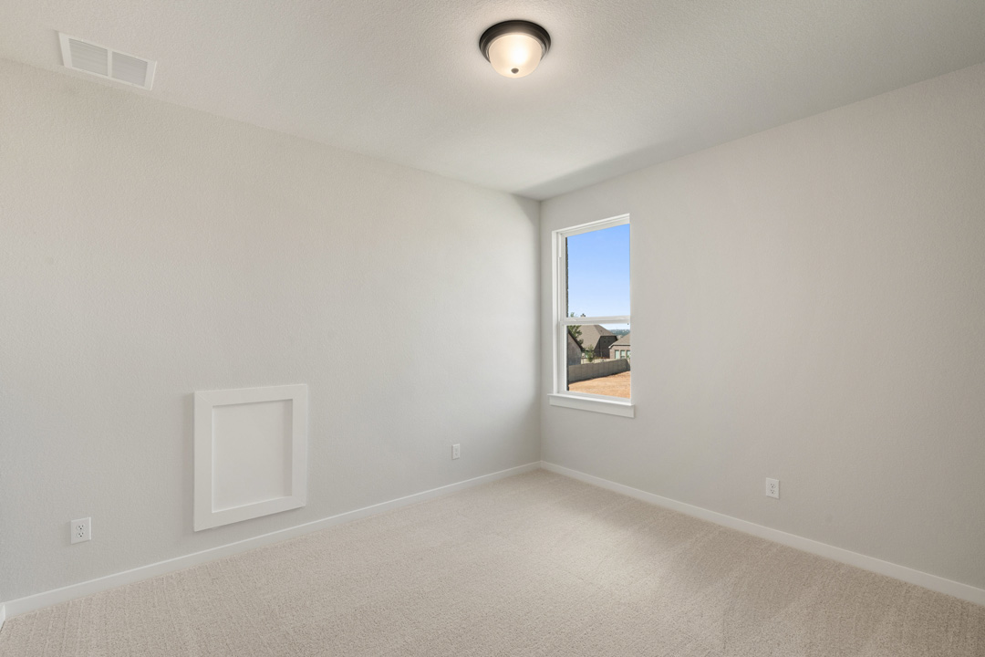 400 Bear Paw Run Georgetown, TX 78628 - Photo 29 of 38 an empty room with a window