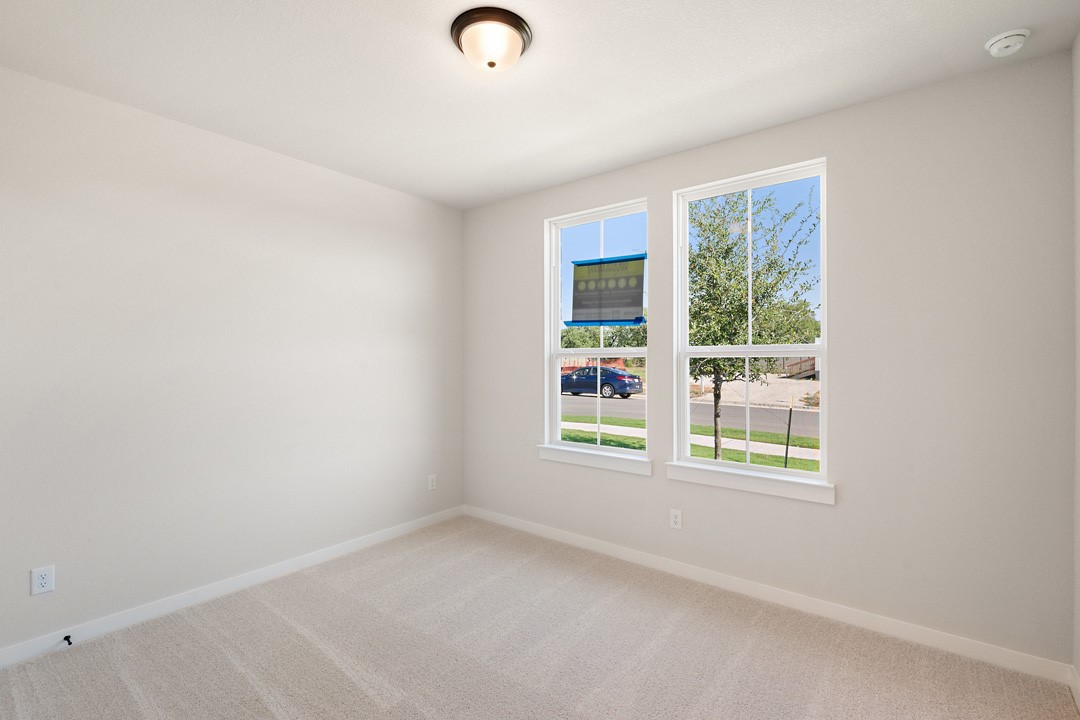 400 Bear Paw Run Georgetown, TX 78628 - Photo 5 of 38 an empty room with a window