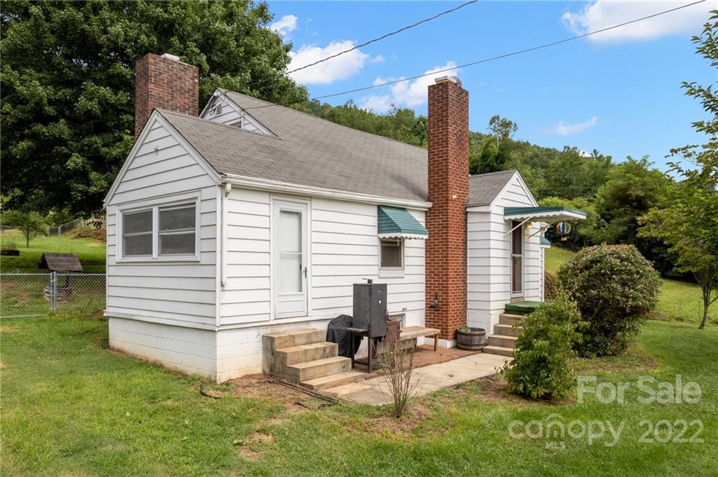 90 Beaverdam Loop Road Candler, NC 28715 - Photo 2 of 26 Gallery Image 2