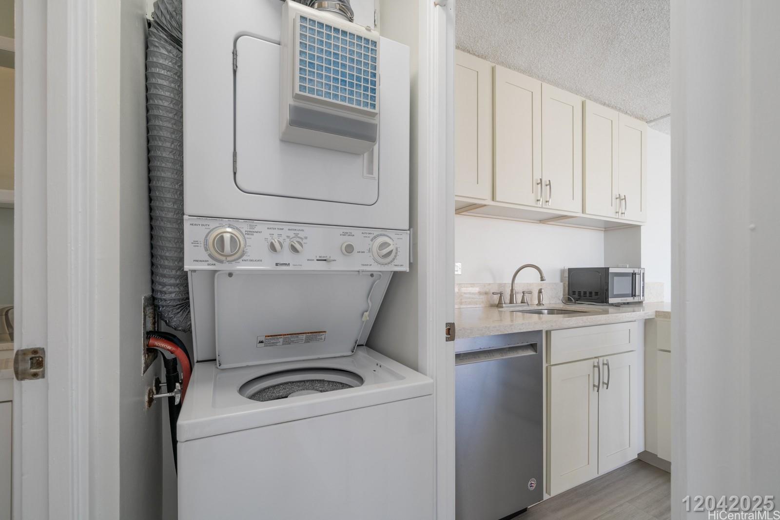 2525 Date Street, Unit 2405 Honolulu, HI 96826 - Photo 10 of 14 a utility room with dryer and washer