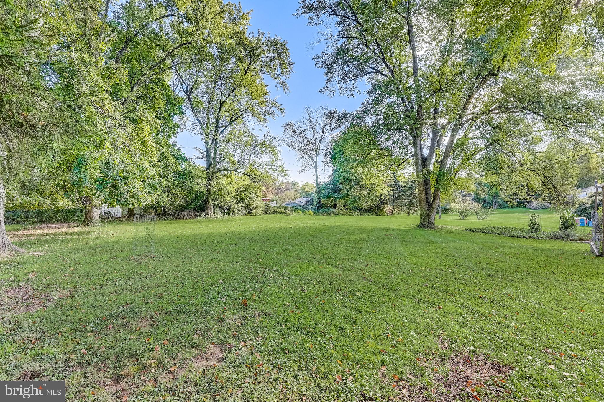 8201 Cobden Road Glenside, PA 19038 - Photo 30 of 31 HUGE yard