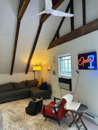 $1,950 | 8 Franklin Street, Unit 10, Marblehead, MA 01945