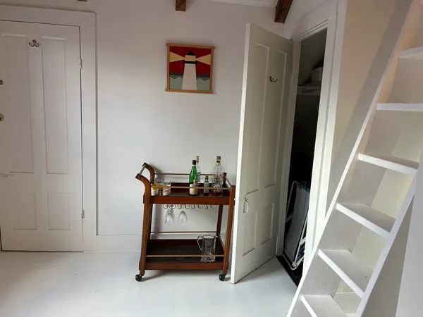 $1,950 | 8 Franklin Street, Unit 10, Marblehead, MA 01945