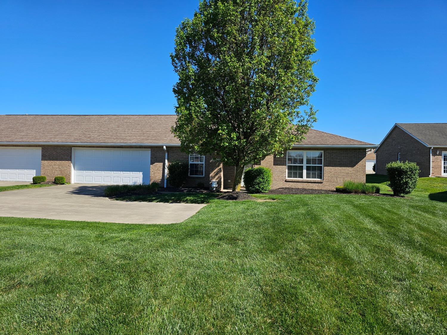 super sized ranch near 1800 sq. ft. in this conveniently located Batesville 55+ community