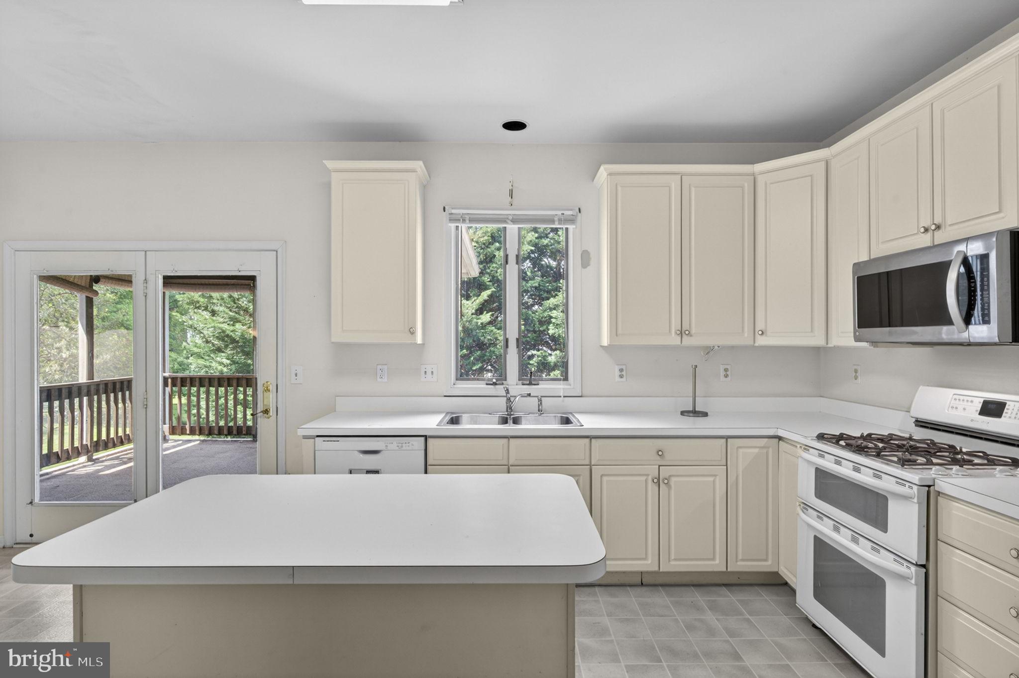 8200 Dry Ridge Road Montgomery Village, MD 20886 - Photo 24 of 85 Kitchen