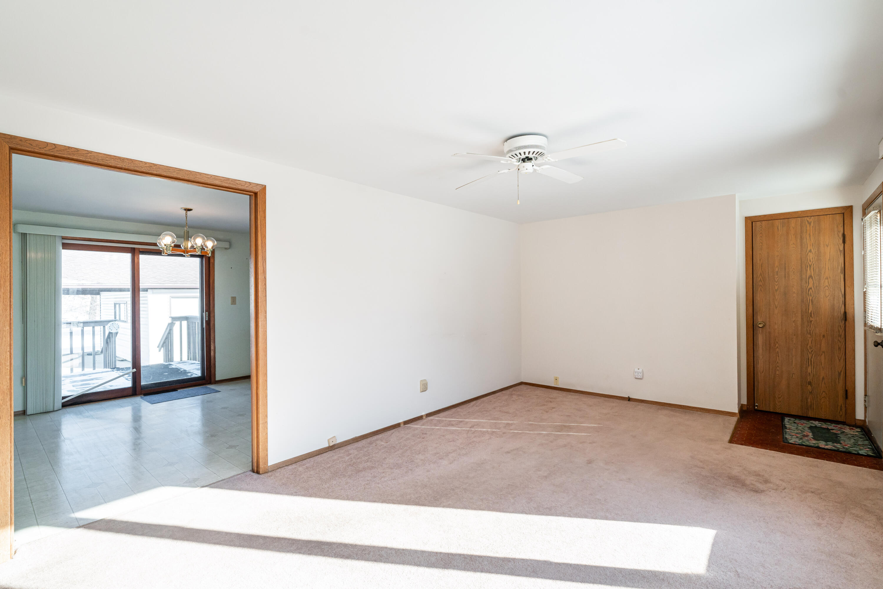 2938 Stonebridge Drive Caledonia, WI 53404 - Photo 31 of 47 Living Room
