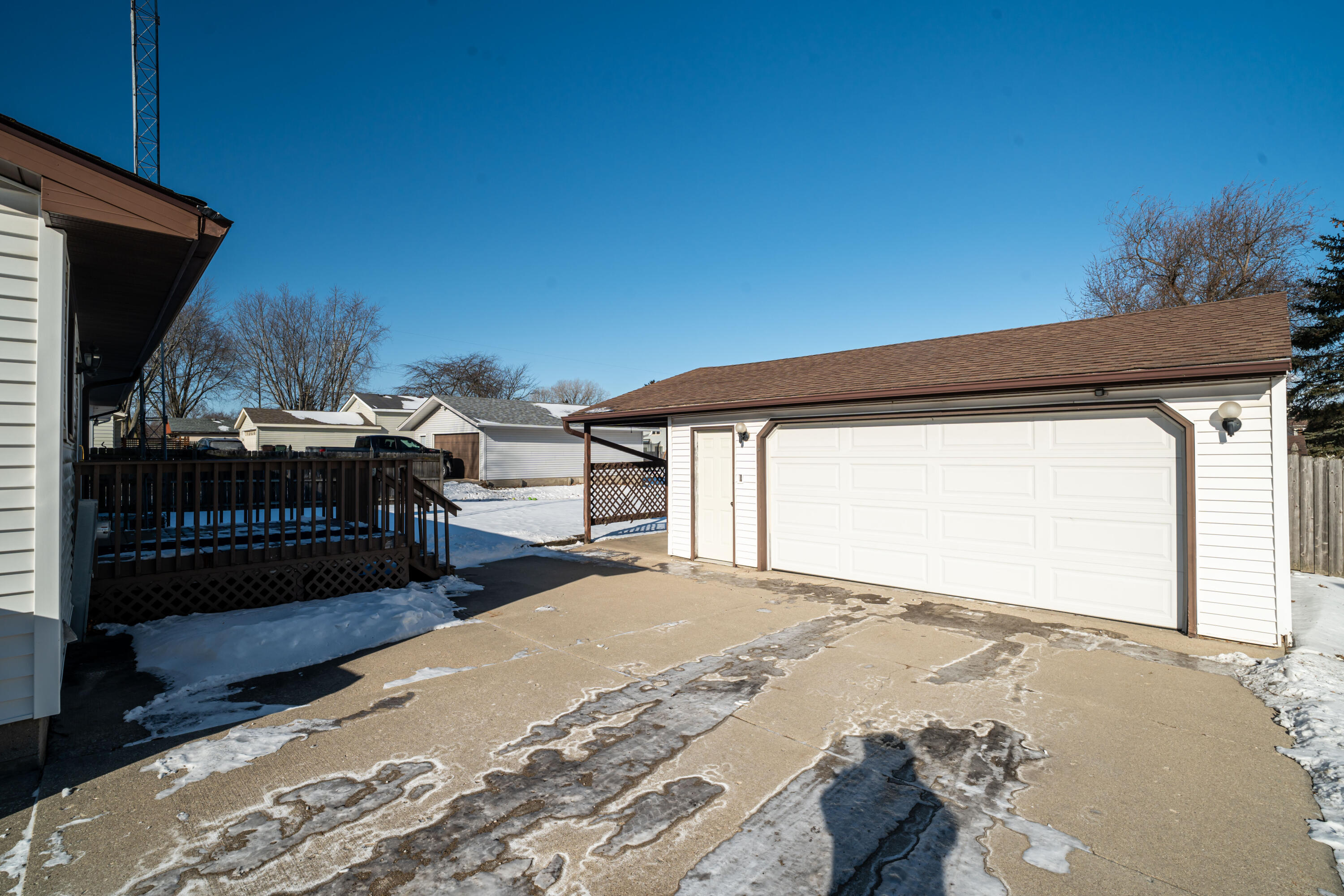 2938 Stonebridge Drive Caledonia, WI 53404 - Photo 42 of 47 Garage