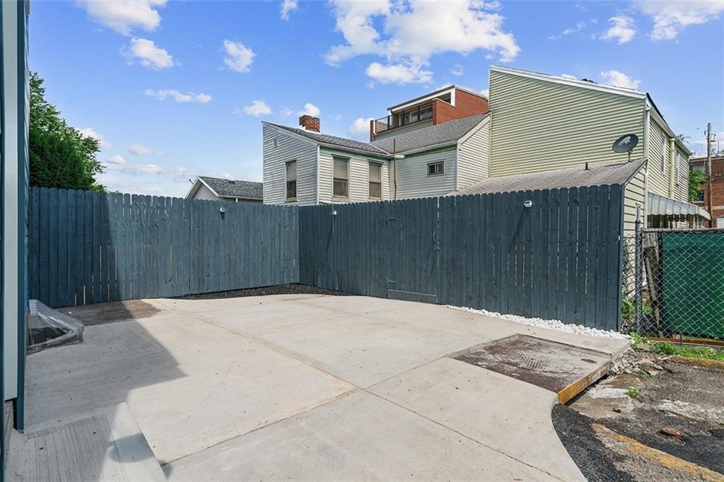 296 Foster Way Pittsburgh, PA 15201 - Photo 2 of 33