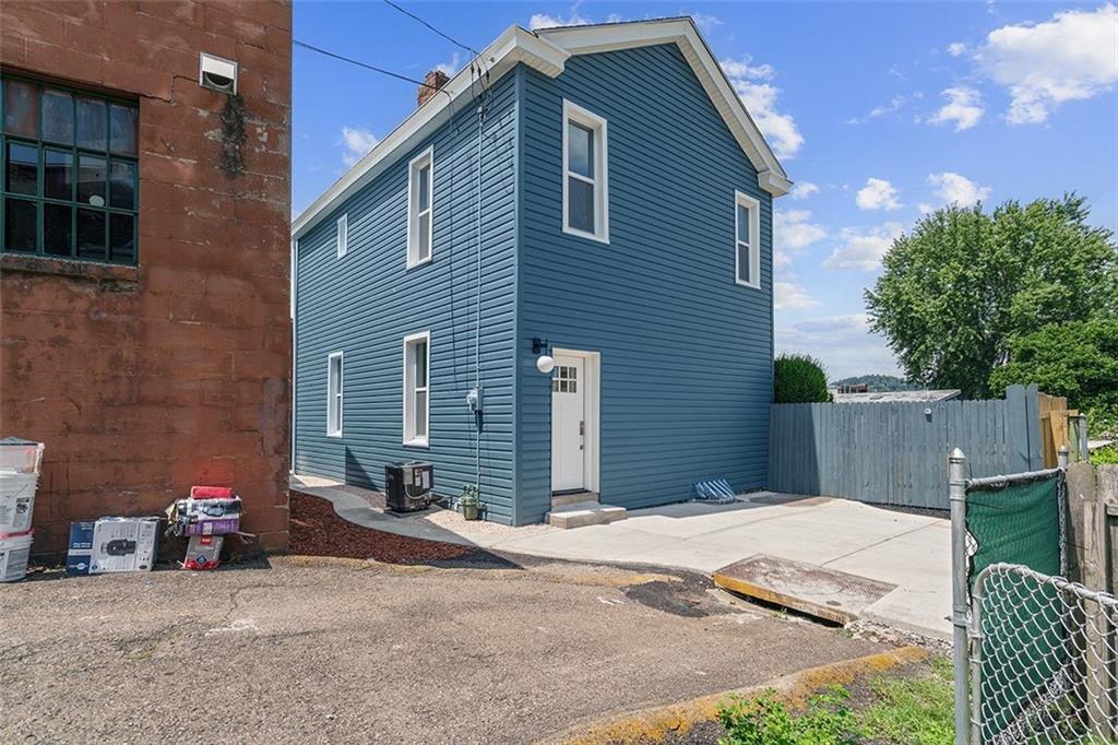 296 Foster Way Pittsburgh, PA 15201 - Photo 5 of 33