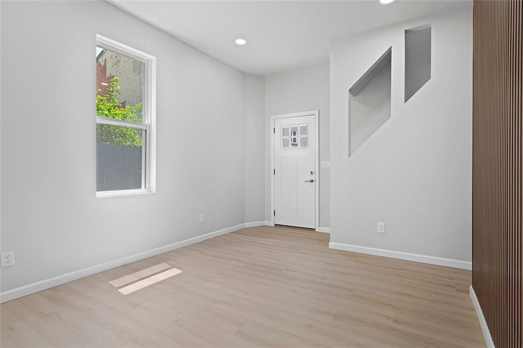 296 Foster Way Pittsburgh, PA 15201 - Photo 7 of 33