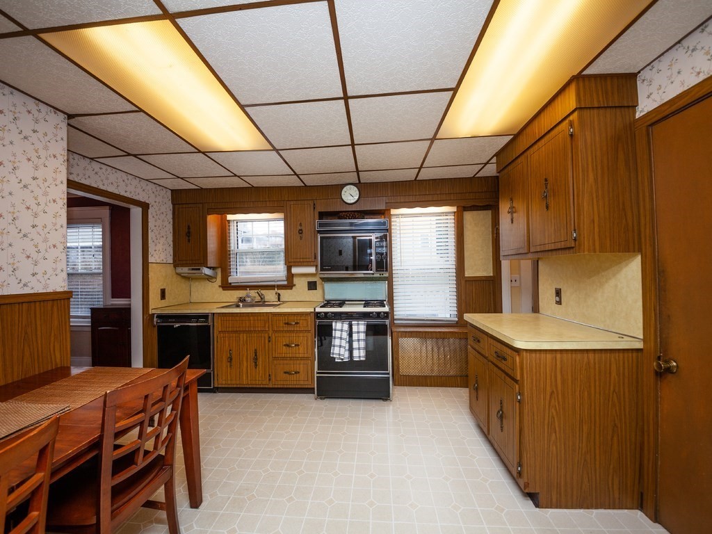 10 Bateswell Road Boston, MA 02124 - Photo 10 of 26 Gallery Image 10