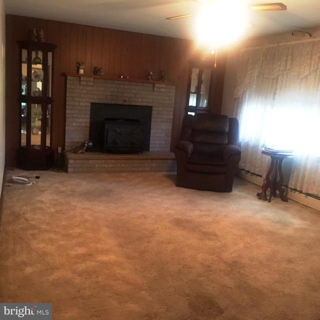 2224 Dennings Road New Windsor, MD 21776 - Photo 4 of 20 Living Room