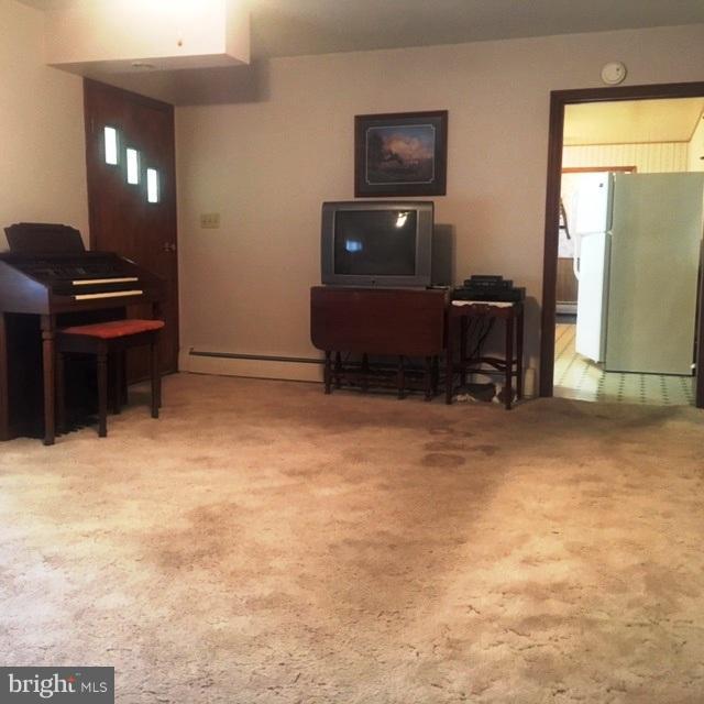 2224 Dennings Road New Windsor, MD 21776 - Photo 5 of 20 Living Room