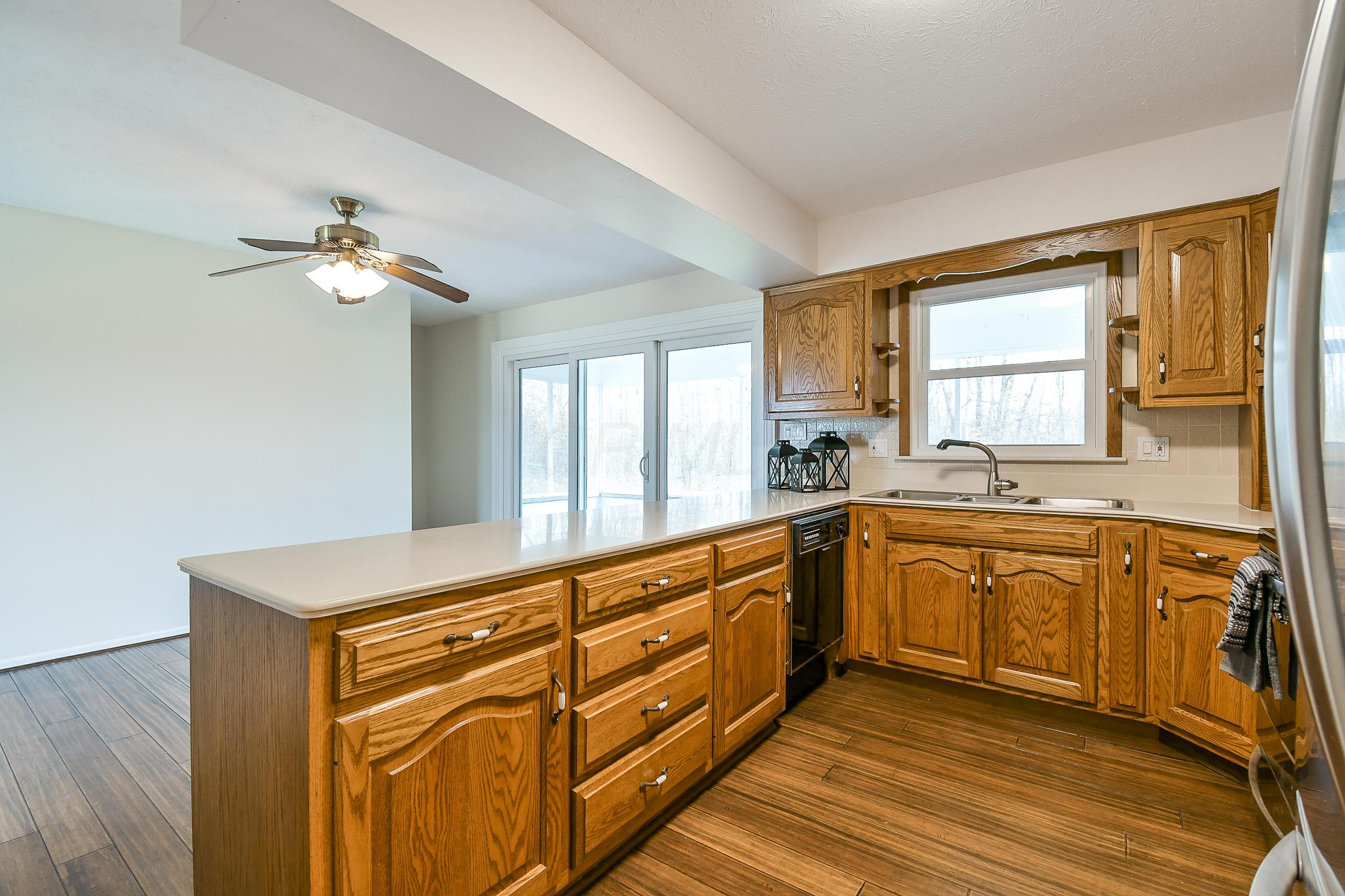200 Diley Road Pickerington, OH 43147 - Photo 10 of 49 Kitchen
