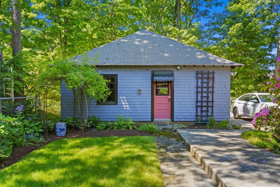 52 Whipple Road Kittery, ME 03904 - Photo 5 of 37
