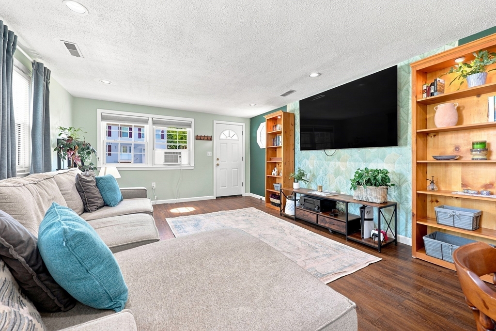 68 Hilltop Road Dracut, MA 01826 - Photo 9 of 29 Gallery Image 9