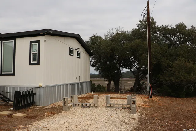 $1,800 | 387 Private Road 1525, Bandera, TX 78003