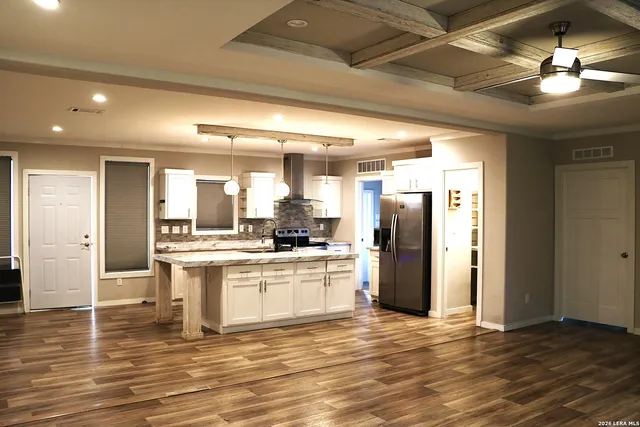 $1,800 | 387 Private Road 1525, Bandera, TX 78003