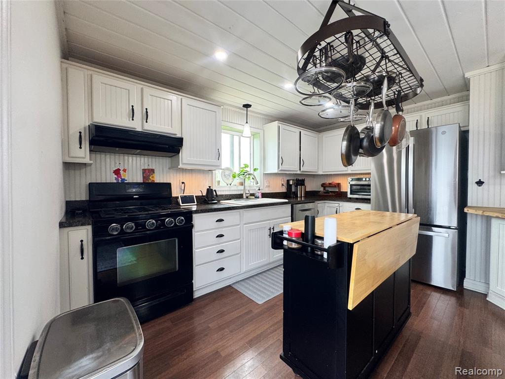 889 Goslow Road Gaylord, MI 49735 - Photo 12 of 38