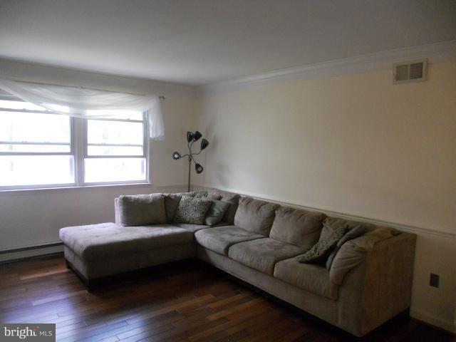 13526 Delaney Road Woodbridge, VA 22193 - Photo 12 of 15 Living Room