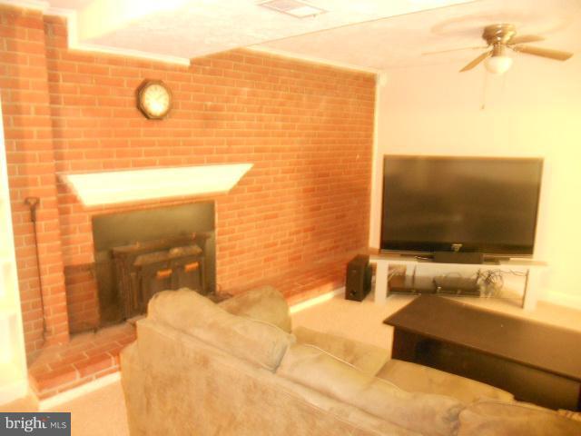 13526 Delaney Road Woodbridge, VA 22193 - Photo 8 of 15 Family Room