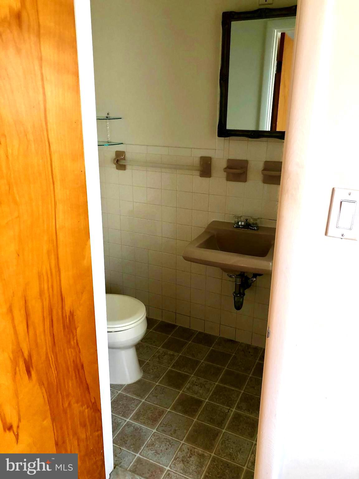 23520 Woodfield Road Gaithersburg, MD 20882 - Photo 11 of 15 Gallery Image 11