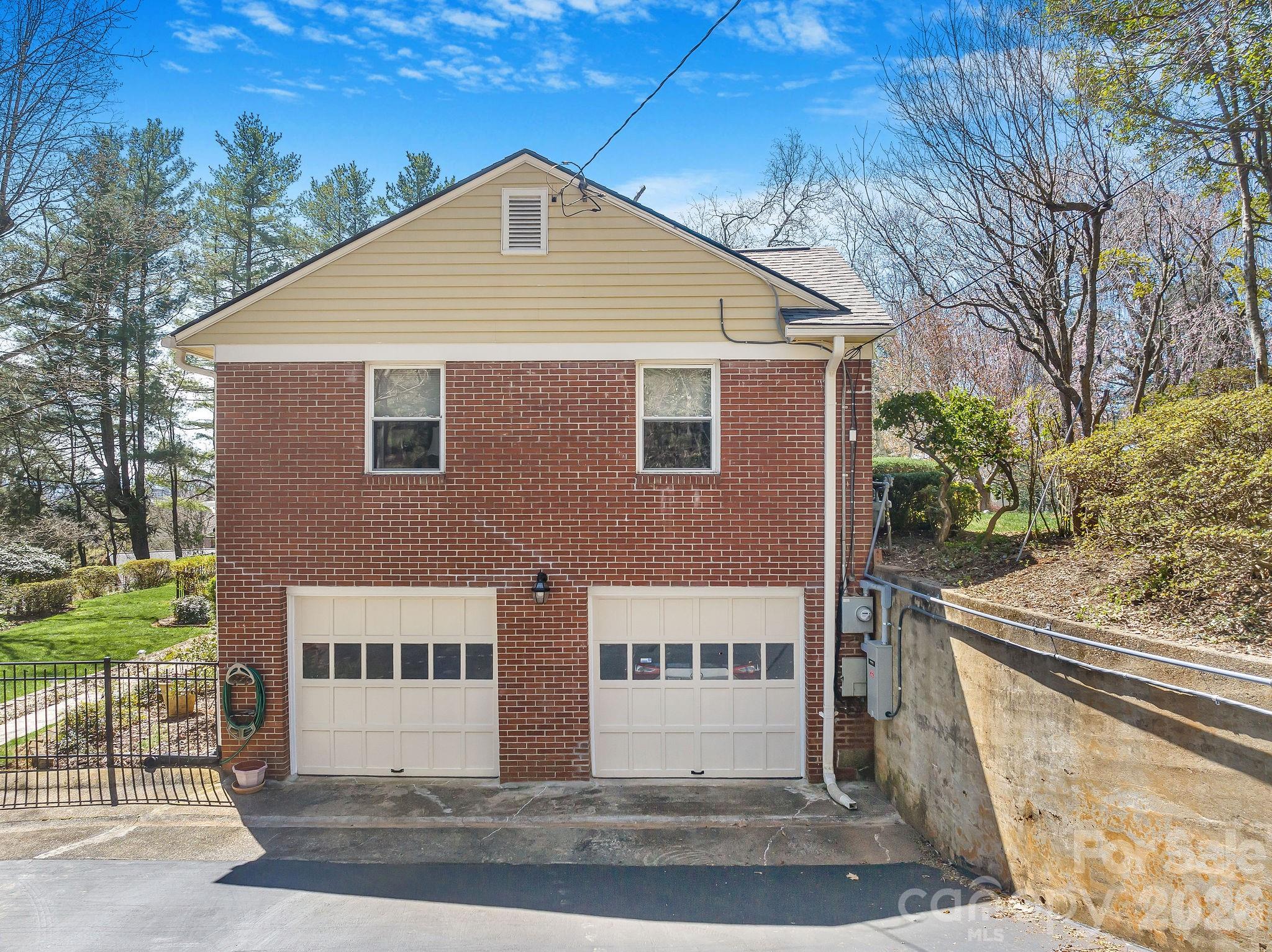 4 Dogwood Road Asheville, NC 28804 - Photo 46 of 48 a front view of a house with a yard