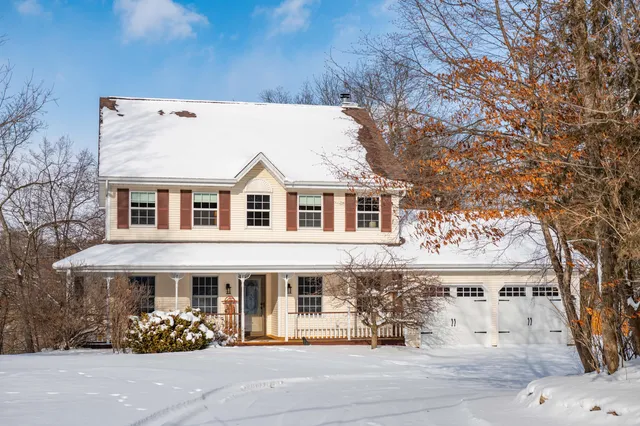 $899,900 | 1815 Bark River Drive, Delafield, WI 53029