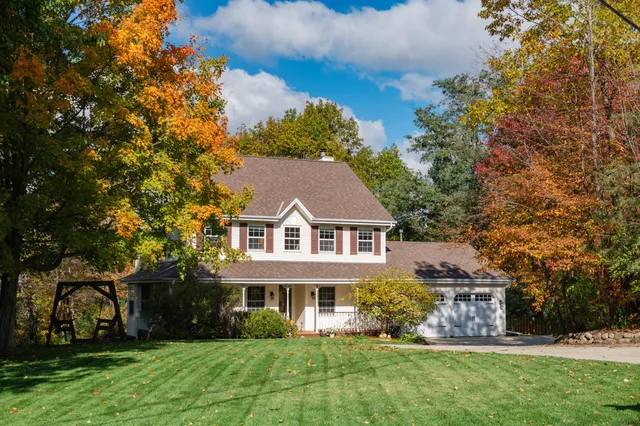 $899,900 | 1815 Bark River Drive, Delafield, WI 53029