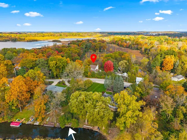 $899,900 | 1815 Bark River Drive, Delafield, WI 53029