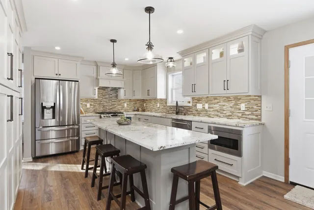 $899,900 | 1815 Bark River Drive, Delafield, WI 53029