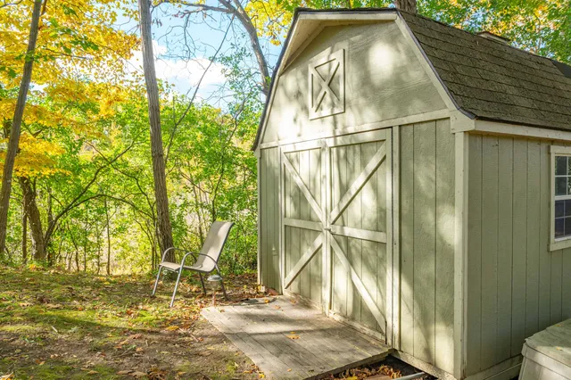 $899,900 | 1815 Bark River Drive, Delafield, WI 53029