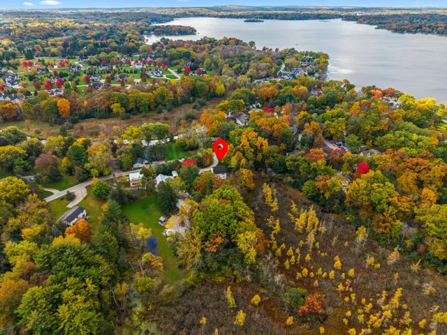 $899,900 | 1815 Bark River Drive, Delafield, WI 53029