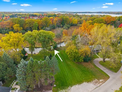 $899,900 | 1815 Bark River Drive, Delafield, WI 53029