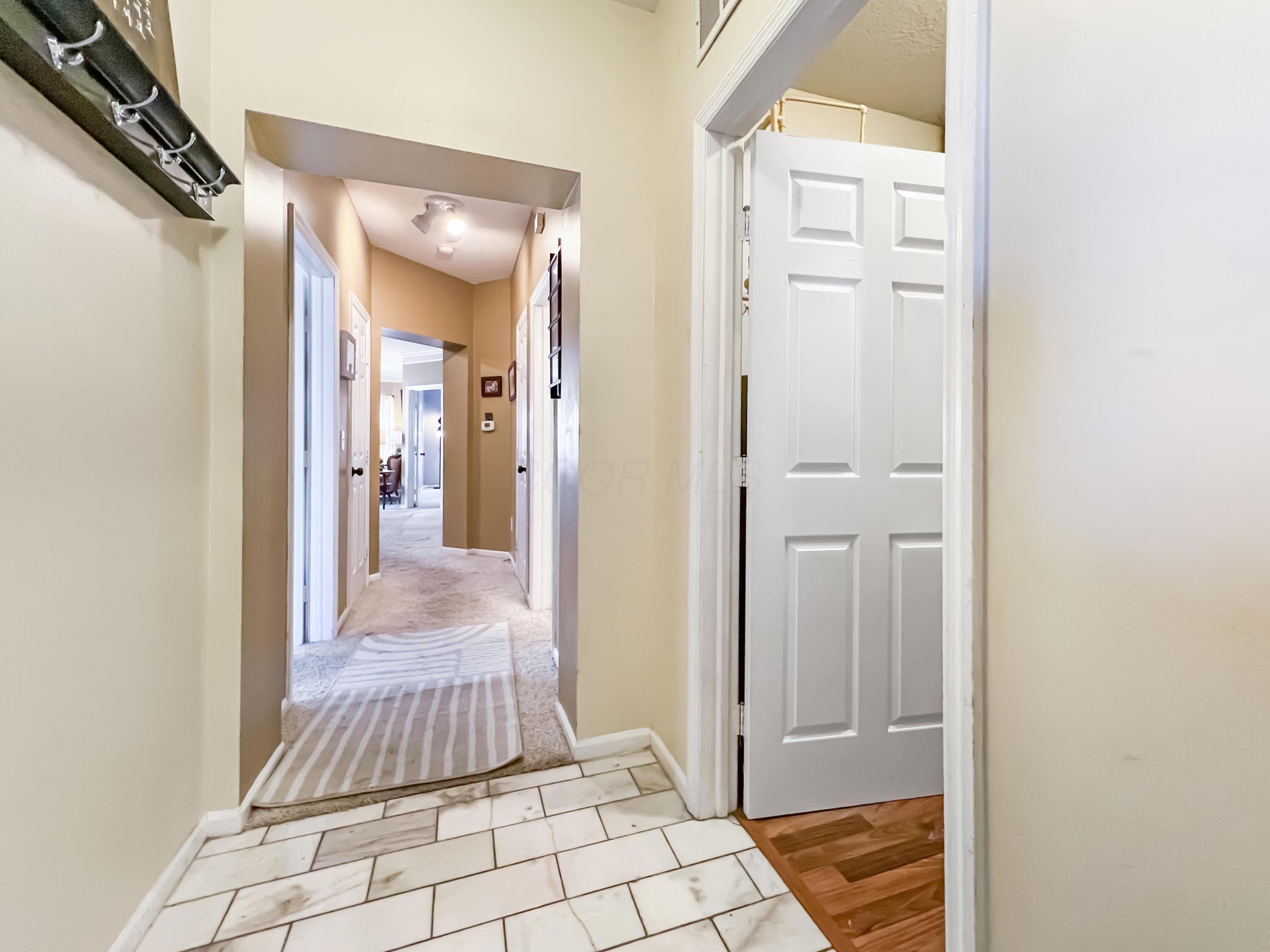 6124 Inishmore Lane Dublin, OH 43017 - Photo 4 of 31 Entry