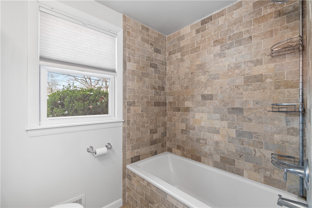 76 Leslie Road Warwick, RI 02888 - Photo 23 of 43