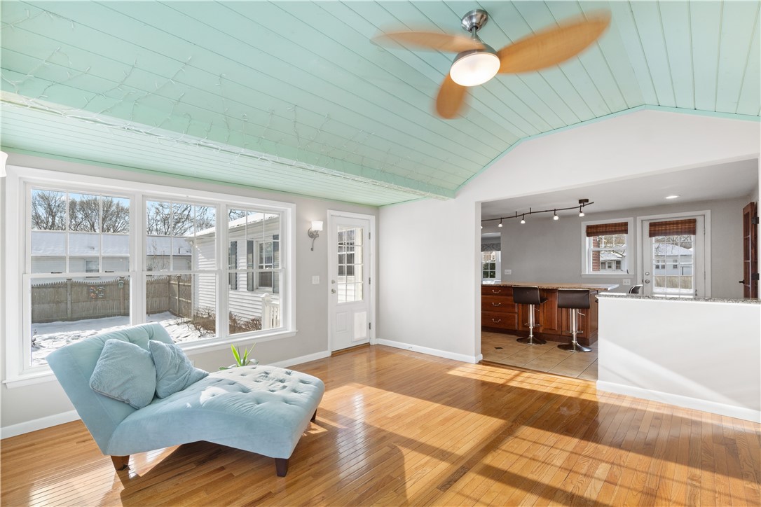 76 Leslie Road Warwick, RI 02888 - Photo 3 of 43
