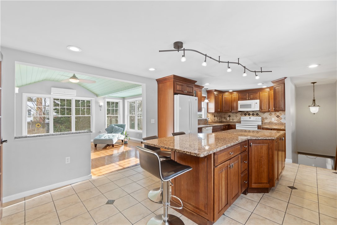 76 Leslie Road Warwick, RI 02888 - Photo 4 of 43