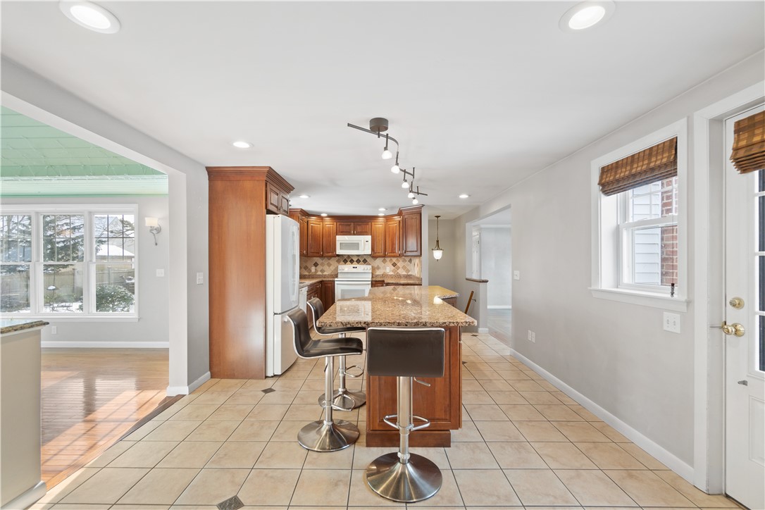 76 Leslie Road Warwick, RI 02888 - Photo 5 of 43