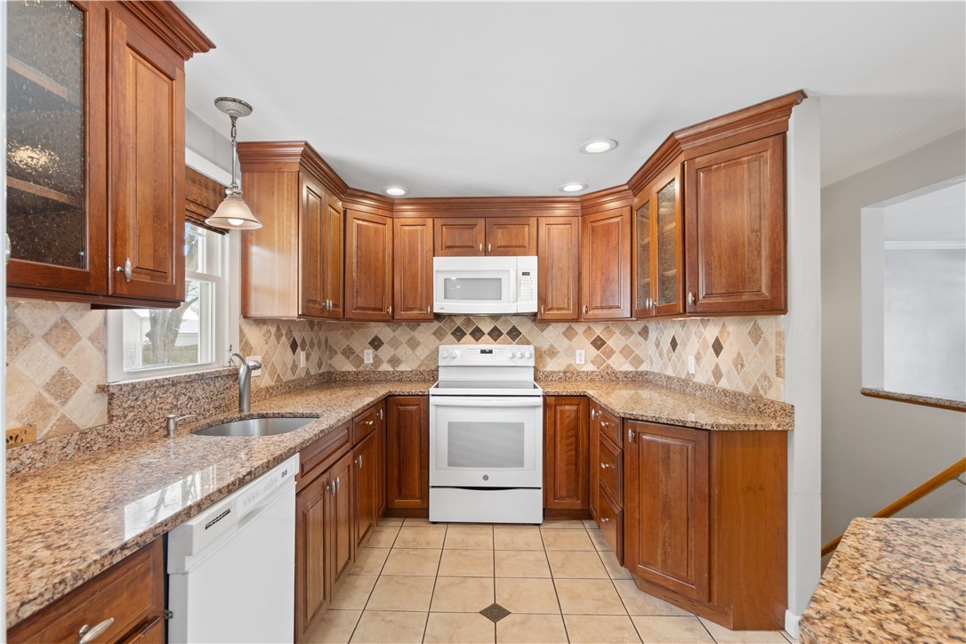 76 Leslie Road Warwick, RI 02888 - Photo 6 of 43