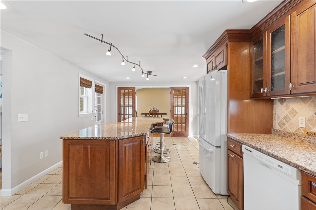 76 Leslie Road Warwick, RI 02888 - Photo 8 of 43