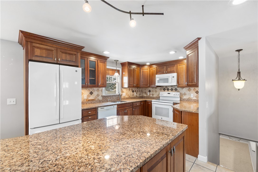 76 Leslie Road Warwick, RI 02888 - Photo 9 of 43
