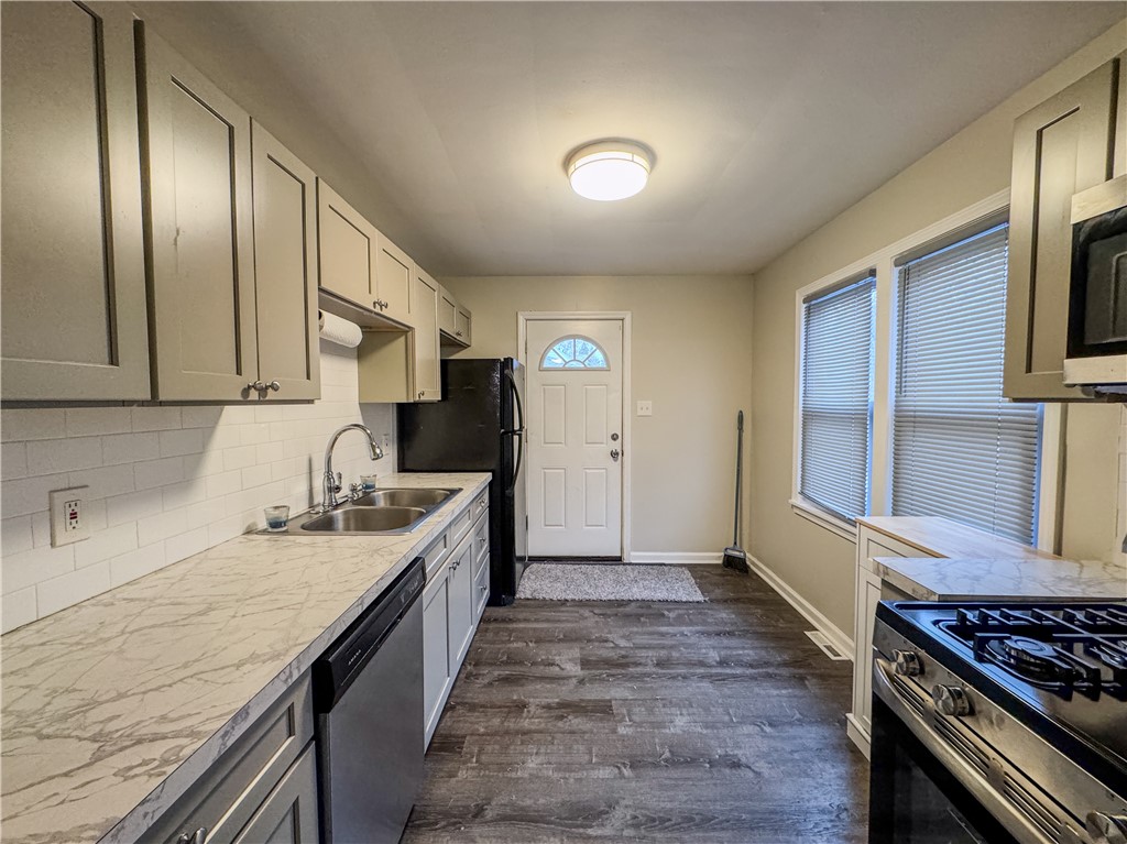 283 Forgham Road Greece, NY 14616 - Photo 6 of 21