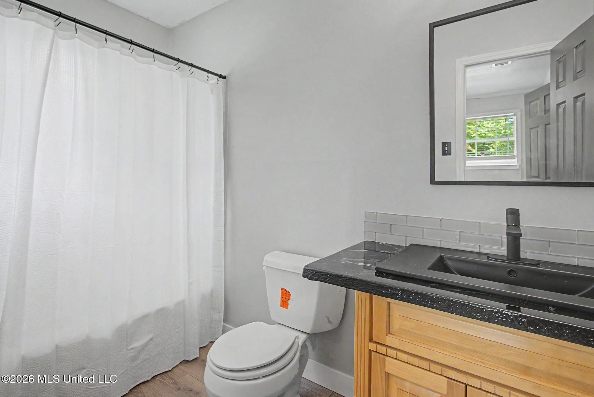 5018 Frederick Street Moss Point, MS 39563 - Photo 22 of 24 Primary Bath