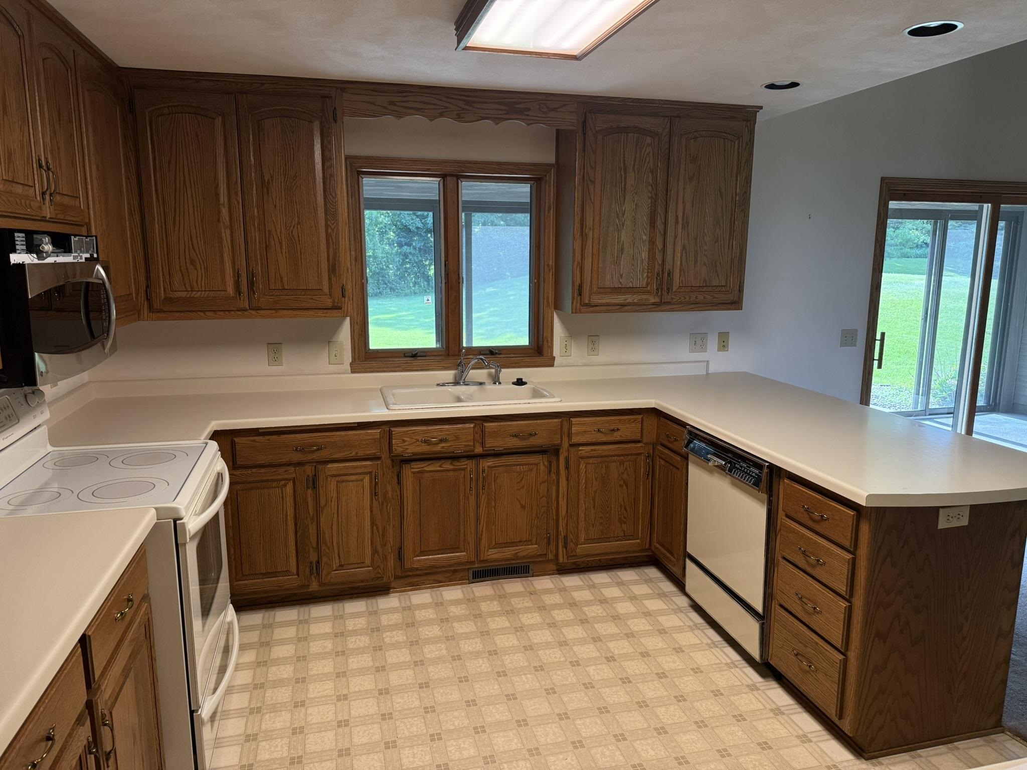 1864 Imperial Road Oshkosh, WI 54904 - Photo 3 of 25