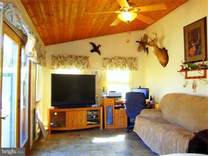 20 Southbridge Road Bear, DE 19701 - Photo 11 of 25 Family Room