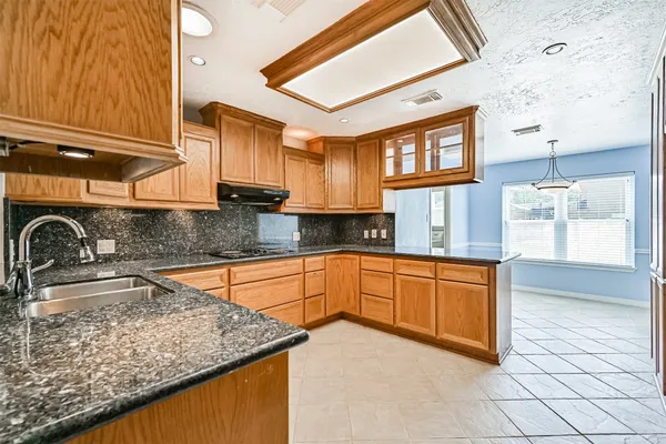 $560,000 | 803 Greenbriar Drive, Friendswood, TX 77546